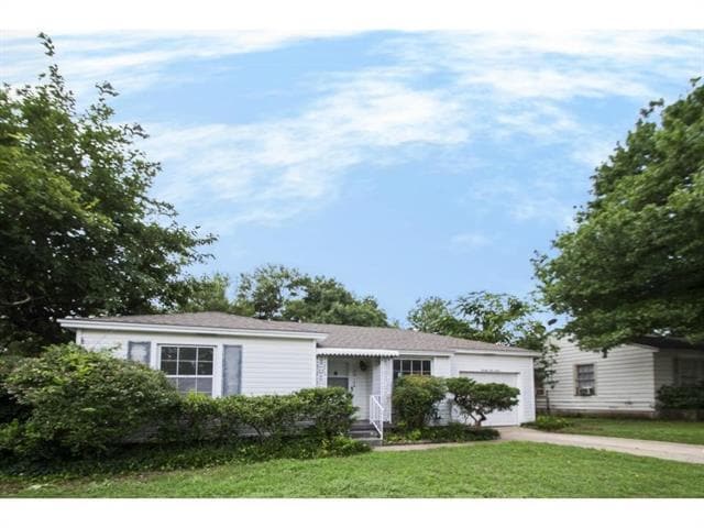 Building Photo - 2912 W Clarendon Dr