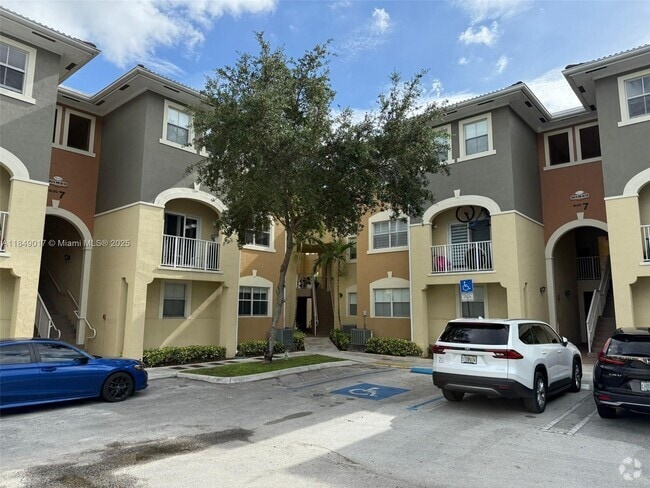 Building Photo - 10870 NW 88th Terrace Unit 106 Rental