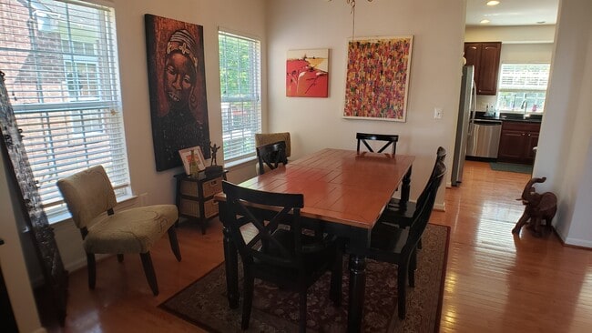 Photo - 618 Rainier Rd