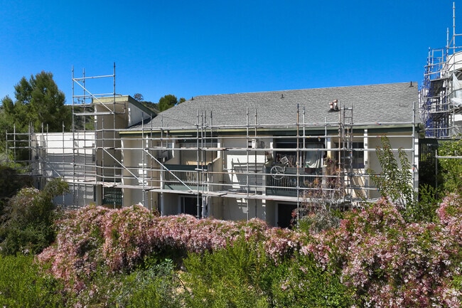 4060-4064 Av. Huérfano - Bayho Condominiums