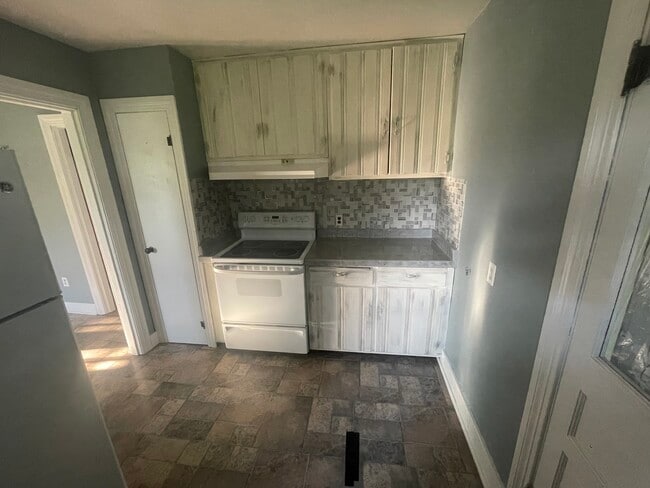 Photo - 221 Parkview Ave