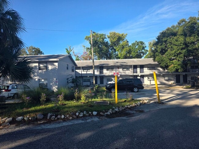 Building Photo - ** HALF OFF 1ST MONTH'S RENT WITH 13 MONTH LEASE ** Unit 311-211