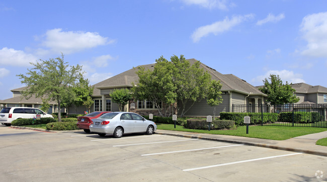 Highland Meadow Village - Highland Meadow Village Apartments