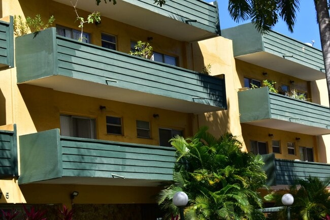 Photo - 1975 NE 135th St