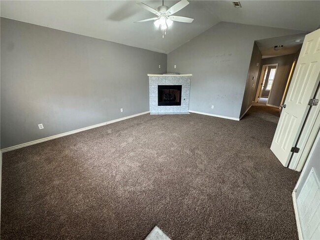 Photo - 745 Applegate Ln