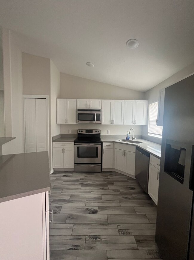 Photo - Nice 3 Bedroom 2 Bath Fenced in yard!