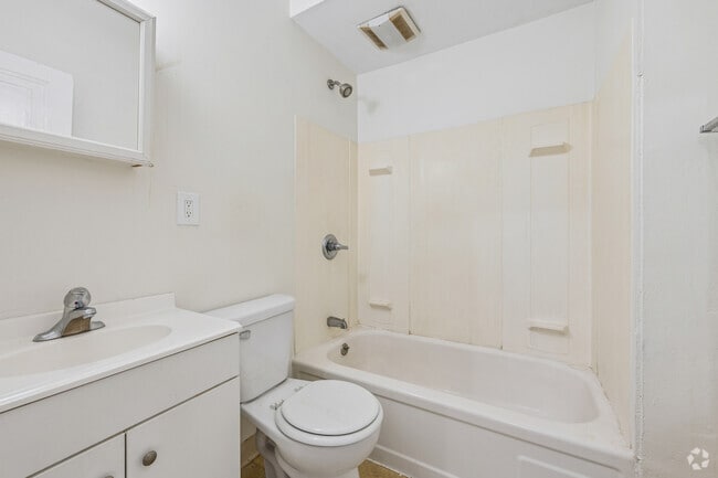 1BR, 1BA - 680SF - Bathroom