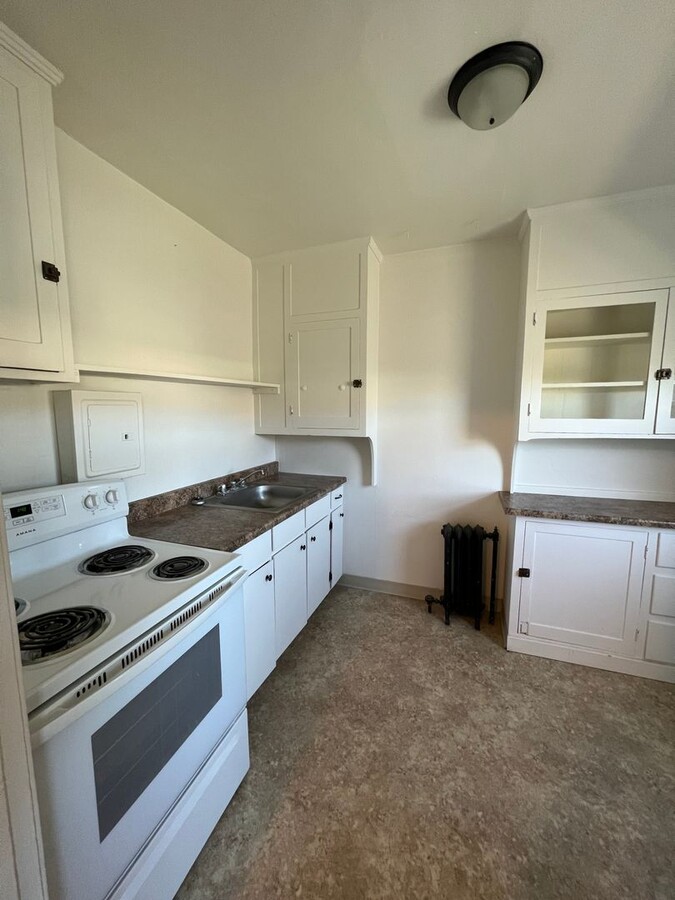 Photo - Studio Apartment Upstairs - White Pine Apartments