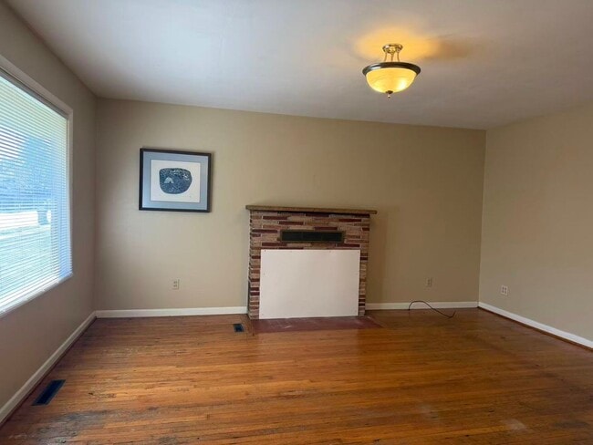 Photo - 820 NW 28th St