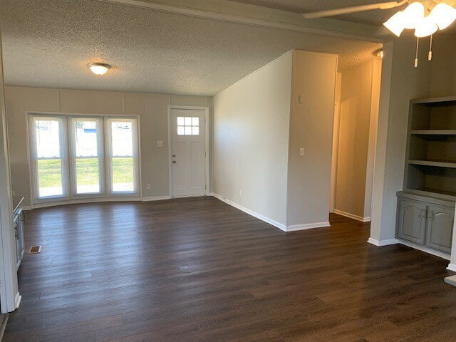 Photo - WANNAMAKER 3BR/2BA COMPLETELY UPDATED AVAILABLE NOW!