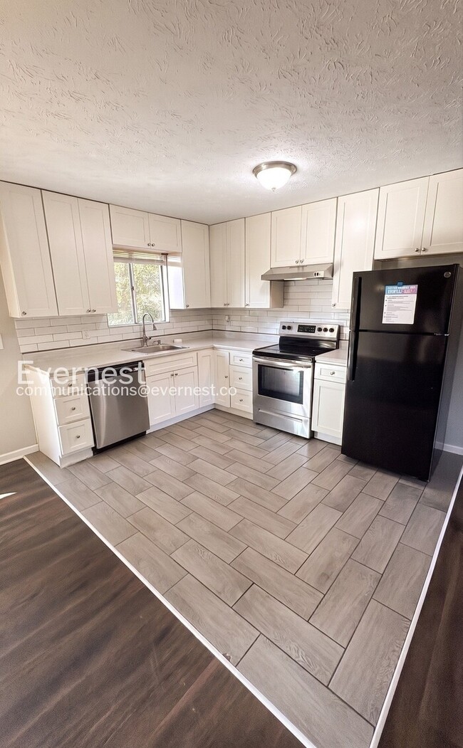 Photo - 193 W Canterbury Dr