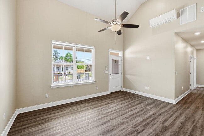 Photo - 705 Woodmore Ln