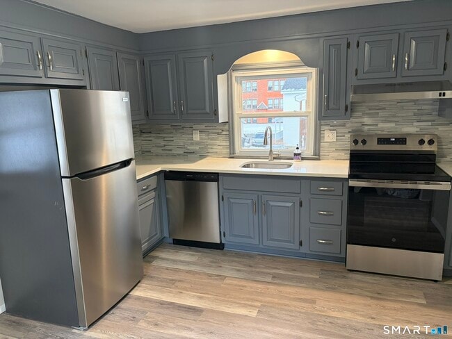 Building Photo - 35 9th Ave Unit 2