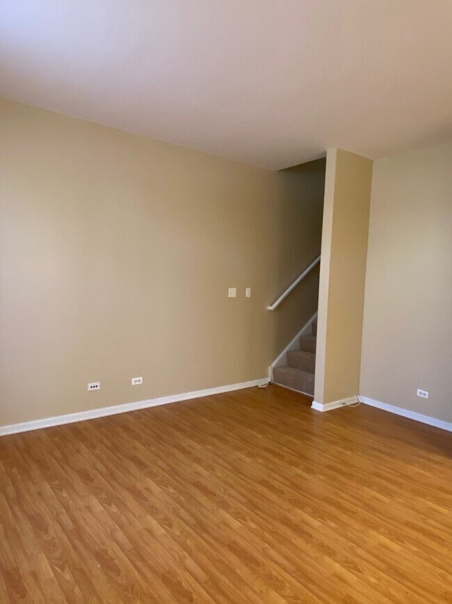 Photo - 266 Springbrook Trail S