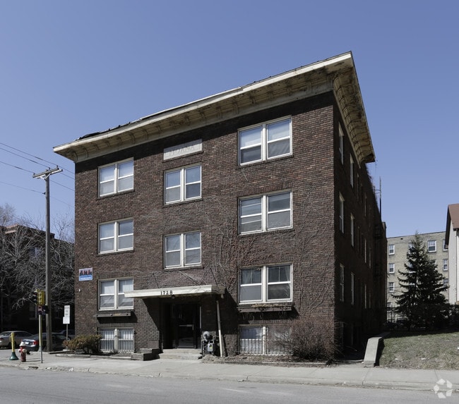 21  -  1728 Third