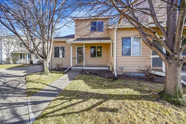 Building Photo - $2,295.95, 3-bed, 3-bath, located in Longmont with a washer and dryer and $300 off the first mont... Unit 33