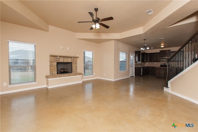 103 W Libra Dr