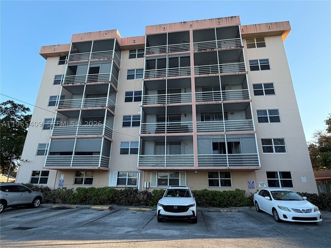 Building Photo - 1830 Dixianna St Unit 406