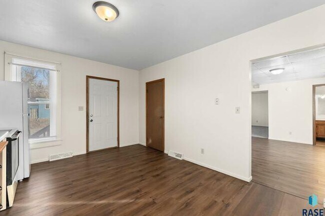 Photo - 1409 E Nye St