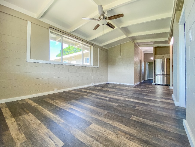 Photo - 385 Kahoolawe St