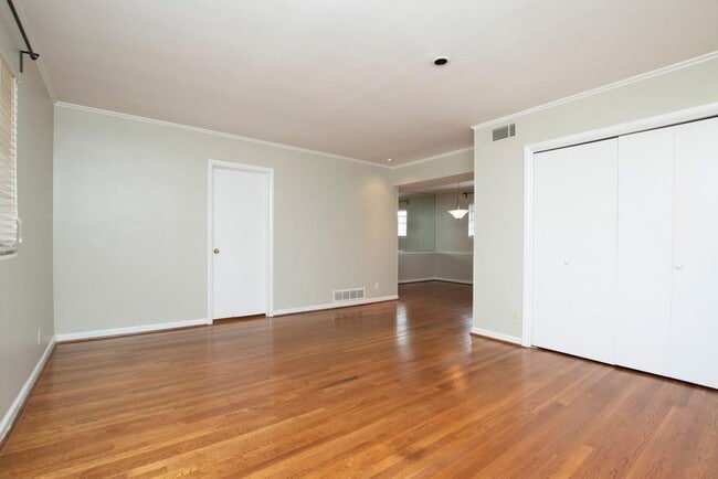 Photo - 3660 Peachtree Rd NE Unit E4
