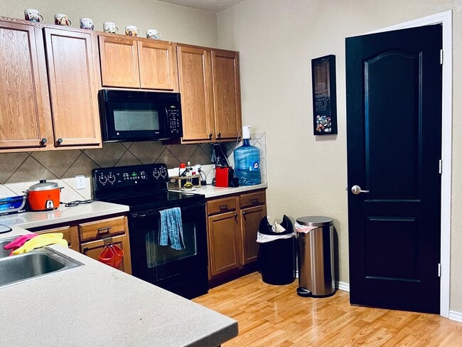 Photo - Two Bedroom Townhouse, Great Location!