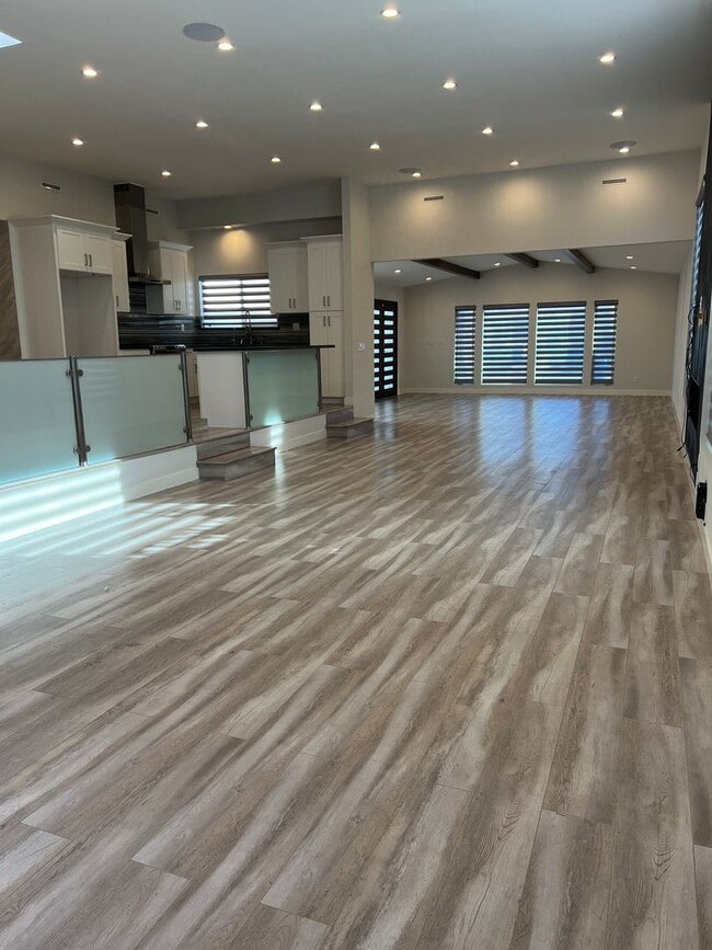 Building Photo - 2 Bedroom Modern Luxury, Valley Village