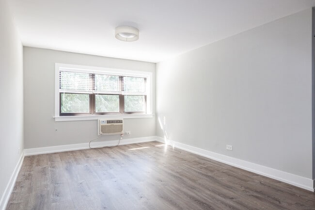 Building Photo - 454 W Barry Ave Rental