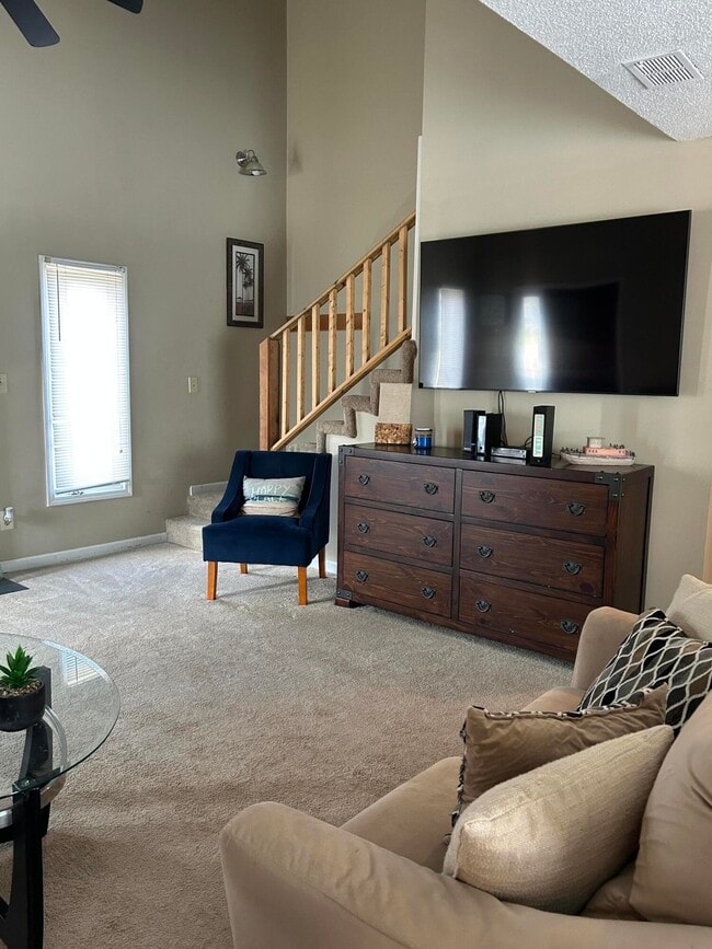 35 Foxcroft Ln