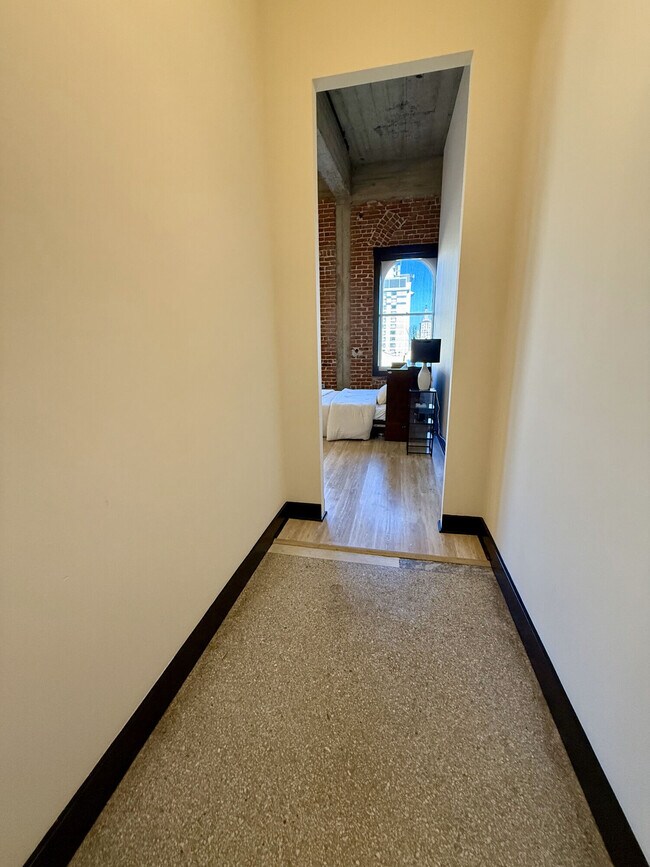 Photo - Sainte Claire Building