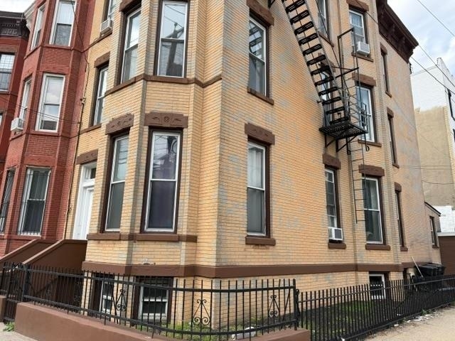 Building Photo - 125 Palisade Ave Unit 2