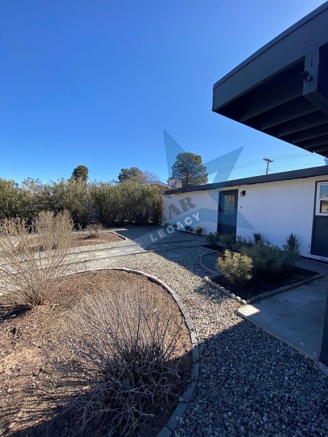 Photo - 1940 Anderson Dr