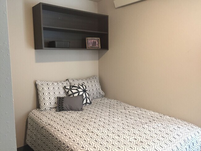 Photo - 306 E Clark - OFFBOARD 12/18/2025