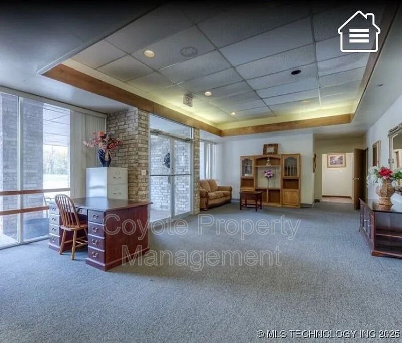 Photo - 500 Lou Allard Dr
