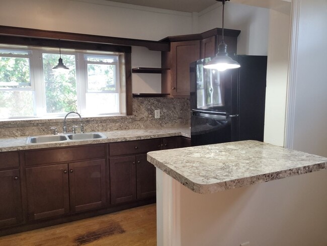 Photo - 905 E King St Unidad D