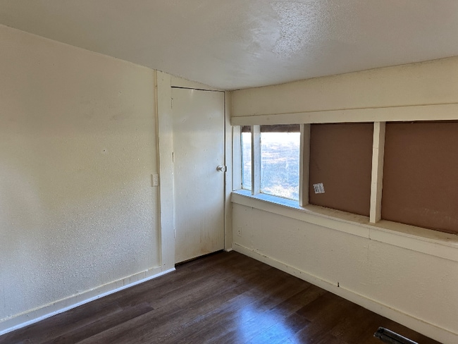 Photo - 1301 S State Line Ave