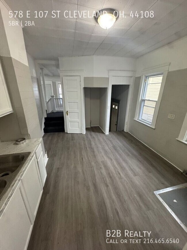 Photo - 578 E 107th St