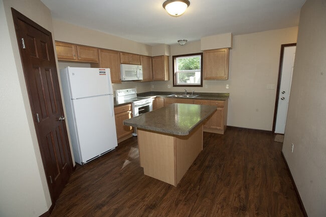 Building Photo - 1105 S Dewey St Unit 1105