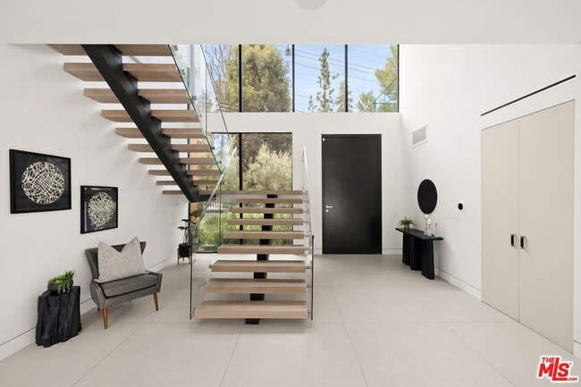 Photo - 2814 Roscomare Rd