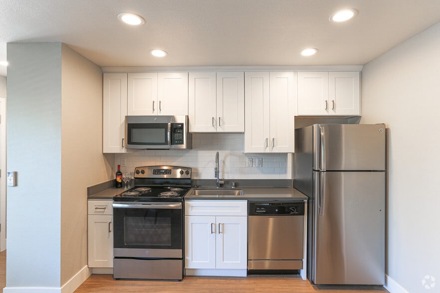 1 BR,1 BA 480SF