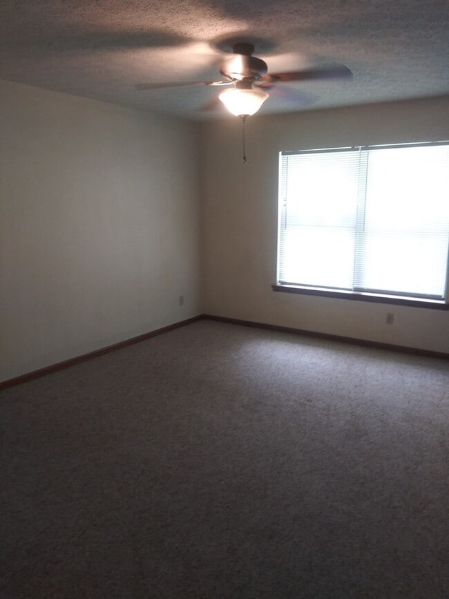 Photo - 2 Bed/ 2.5 Bath Townhome in Candlelight $1450