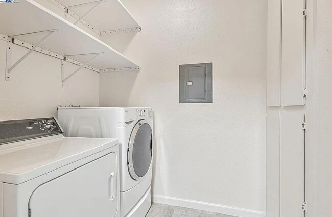 Photo - Beautiful & spacious 1 bedroom  updated condo with private patio and covered parking.