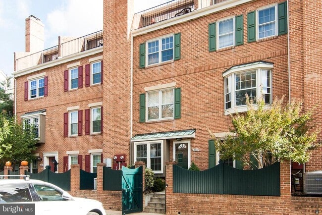 Building Photo - 760 N Vermont St Rental