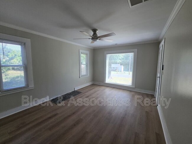 Photo - 330 Stratford Rd