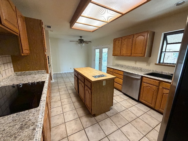 Photo - 1236 E Live Oak Rd
