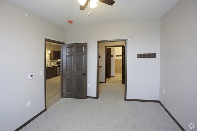 1BR, 1BA - 692 SF