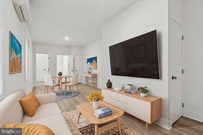 Photo - 2250 N Woodstock St