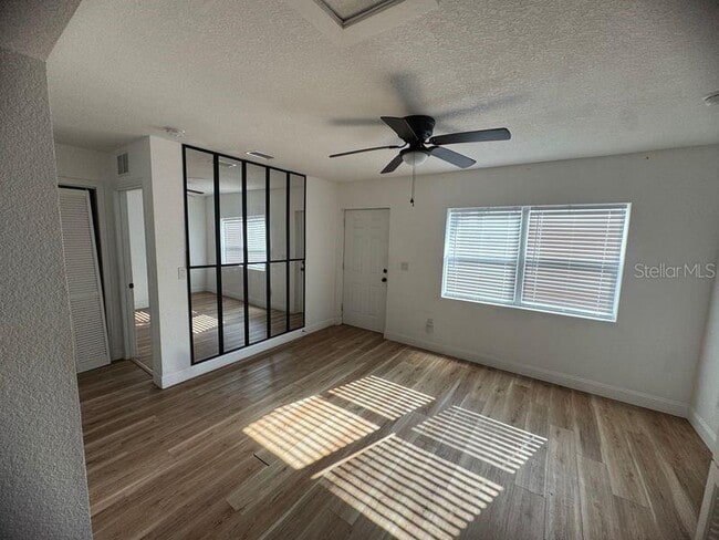 Photo - 905 N Center St