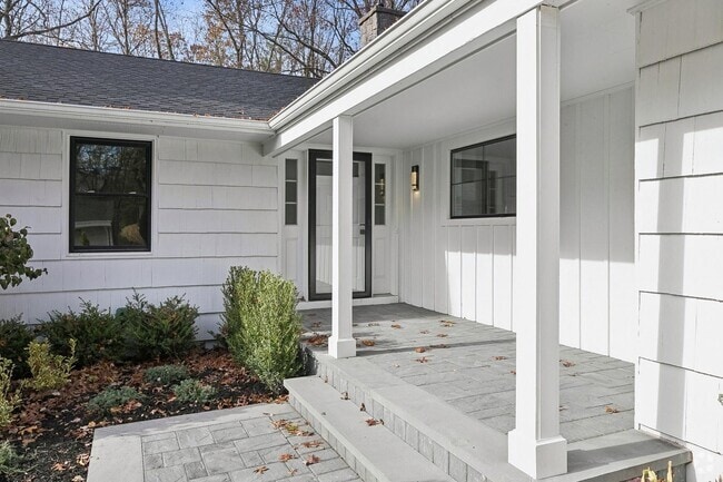 Building Photo - 471A Woodbury Rd Rental