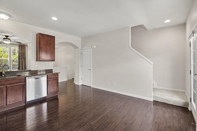 Photo - 27898 Hopkins Dr